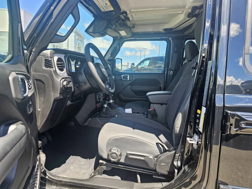 2026 Jeep JT Gladiator - Image 14 of 21