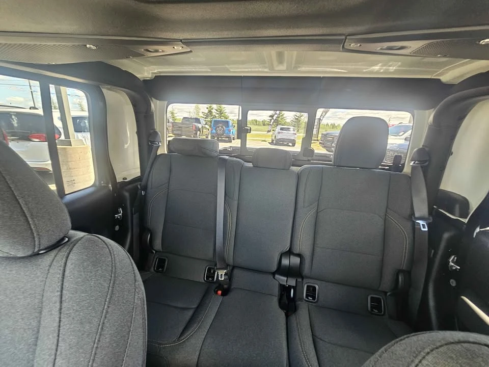 2026 Jeep JT Gladiator - Image 12 of 21