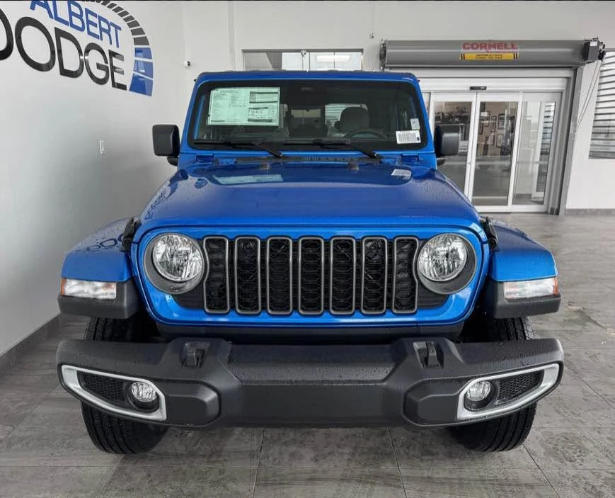 2026 Jeep JT Gladiator - Image 13 of 20