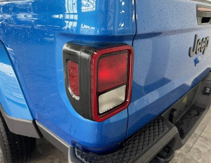2026 Jeep JT Gladiator - Image 15 of 20