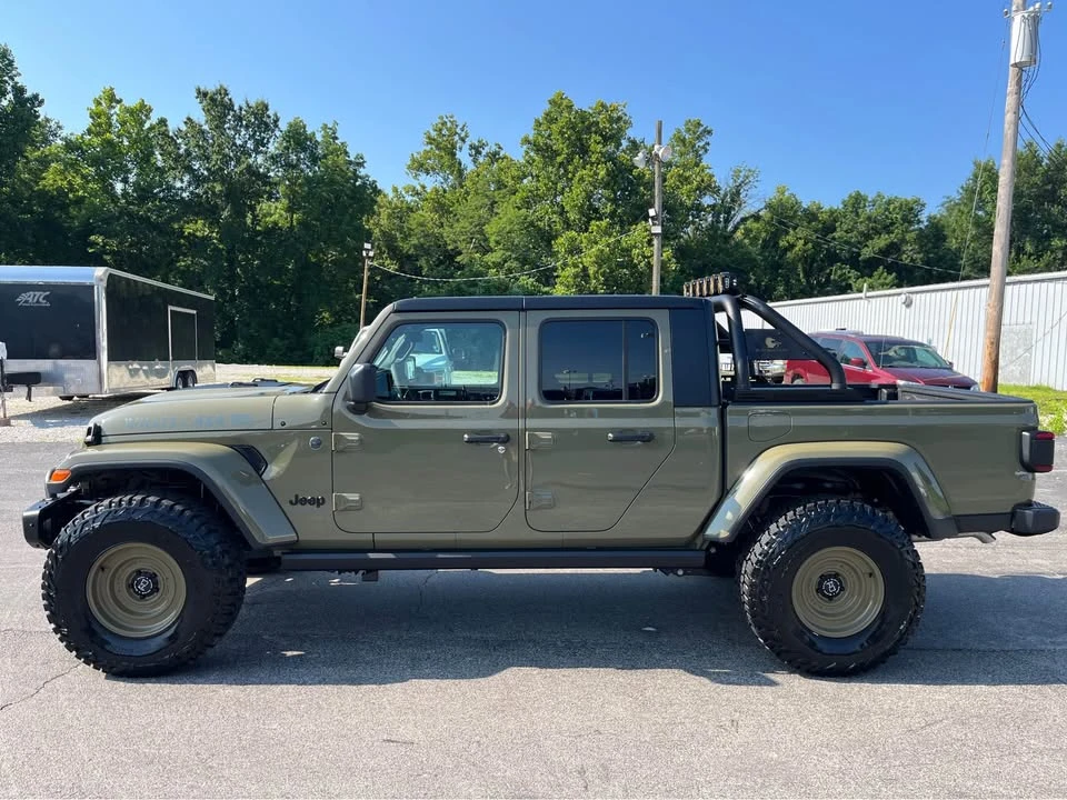 2026 Jeep JT Gladiator - Image 3 of 10