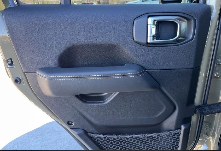 2026 Jeep JT Gladiator - Image 15 of 20