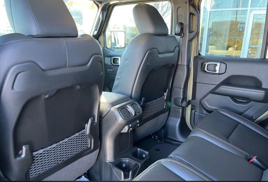2026 Jeep JT Gladiator - Image 16 of 20