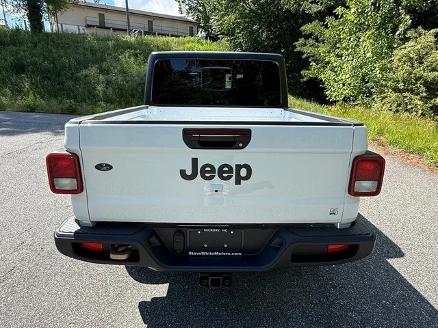 2026 Jeep JT Gladiator - Image 8 of 31
