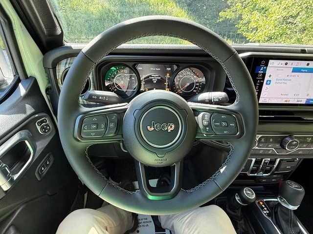 2026 Jeep JT Gladiator - Image 19 of 31