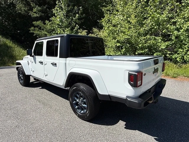 2026 Jeep JT Gladiator - Image 10 of 31