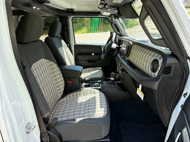 2026 Jeep JT Gladiator - Image 18 of 31