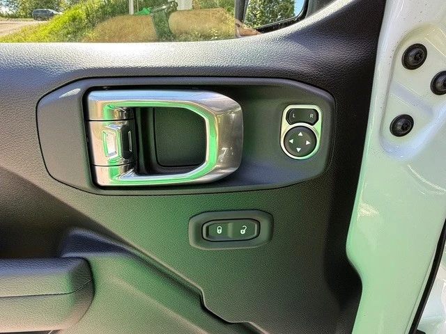 2026 Jeep JT Gladiator - Image 14 of 31