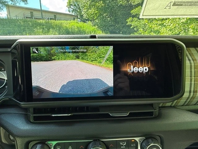 2026 Jeep JT Gladiator - Image 24 of 31