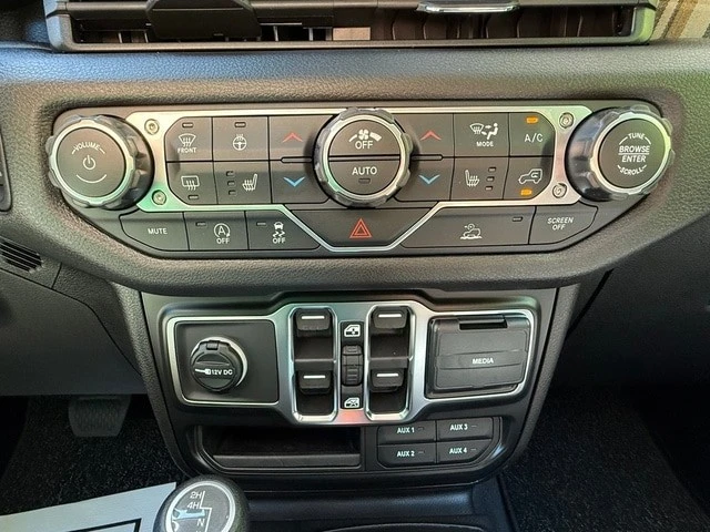 2026 Jeep JT Gladiator - Image 25 of 31