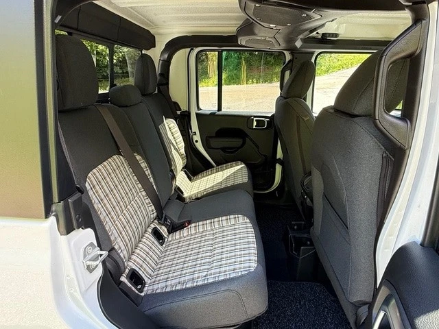 2026 Jeep JT Gladiator - Image 17 of 31
