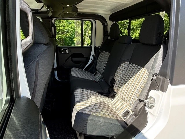 2026 Jeep JT Gladiator - Image 16 of 31