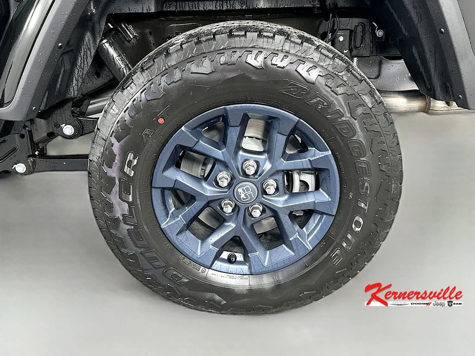 2026 Jeep JT Gladiator - Image 16 of 21