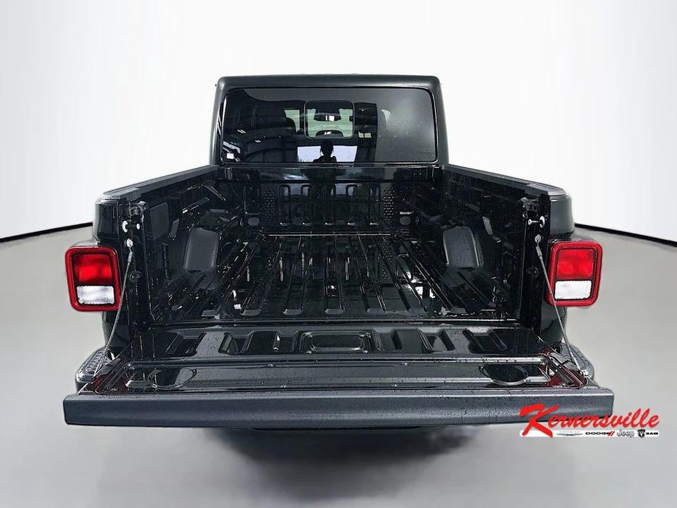 2026 Jeep JT Gladiator - Image 15 of 21