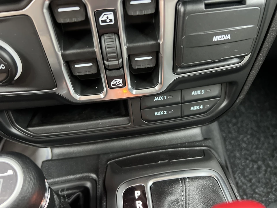 2026 Jeep JT Gladiator - Image 25 of 31