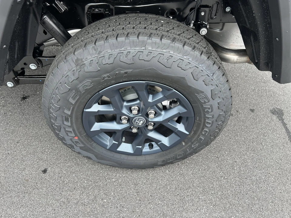 2026 Jeep JT Gladiator - Image 11 of 31