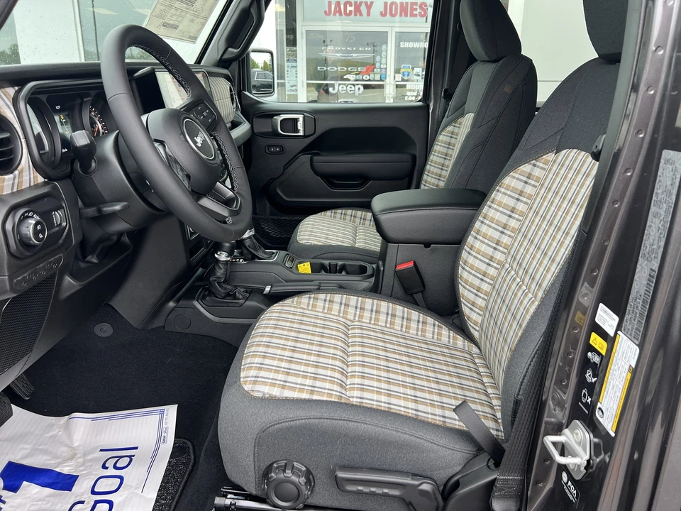 2026 Jeep JT Gladiator - Image 19 of 31