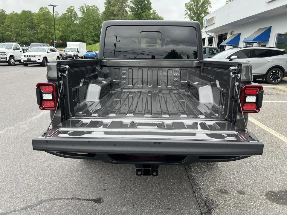 2026 Jeep JT Gladiator - Image 10 of 31
