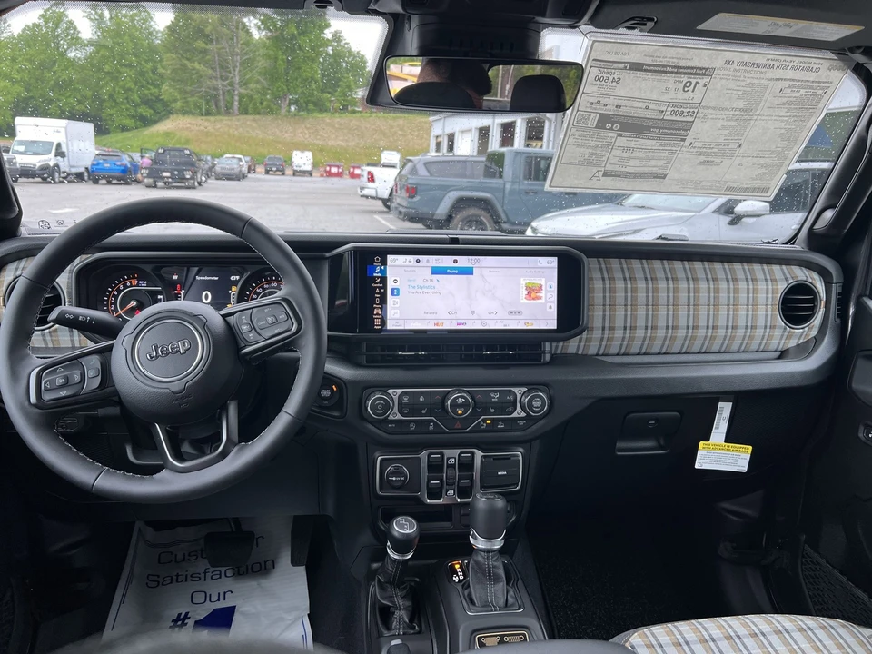 2026 Jeep JT Gladiator - Image 17 of 31