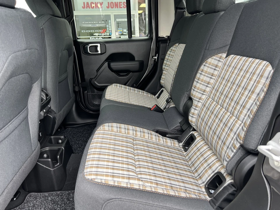 2026 Jeep JT Gladiator - Image 12 of 31