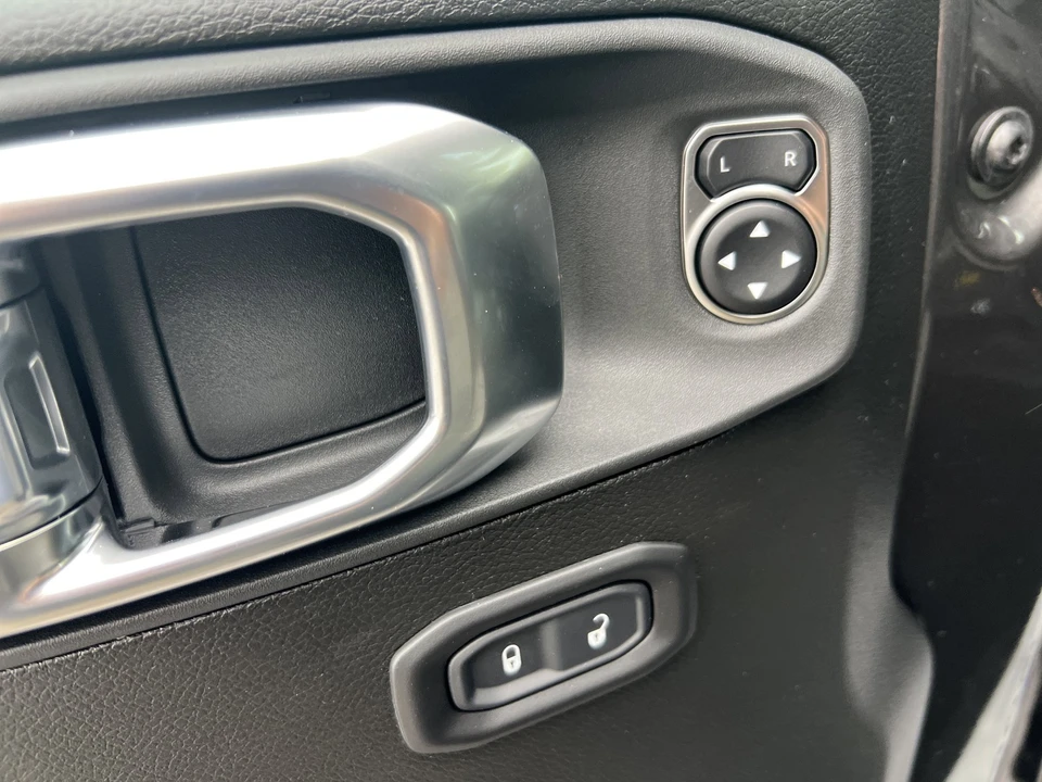 2026 Jeep JT Gladiator - Image 18 of 31