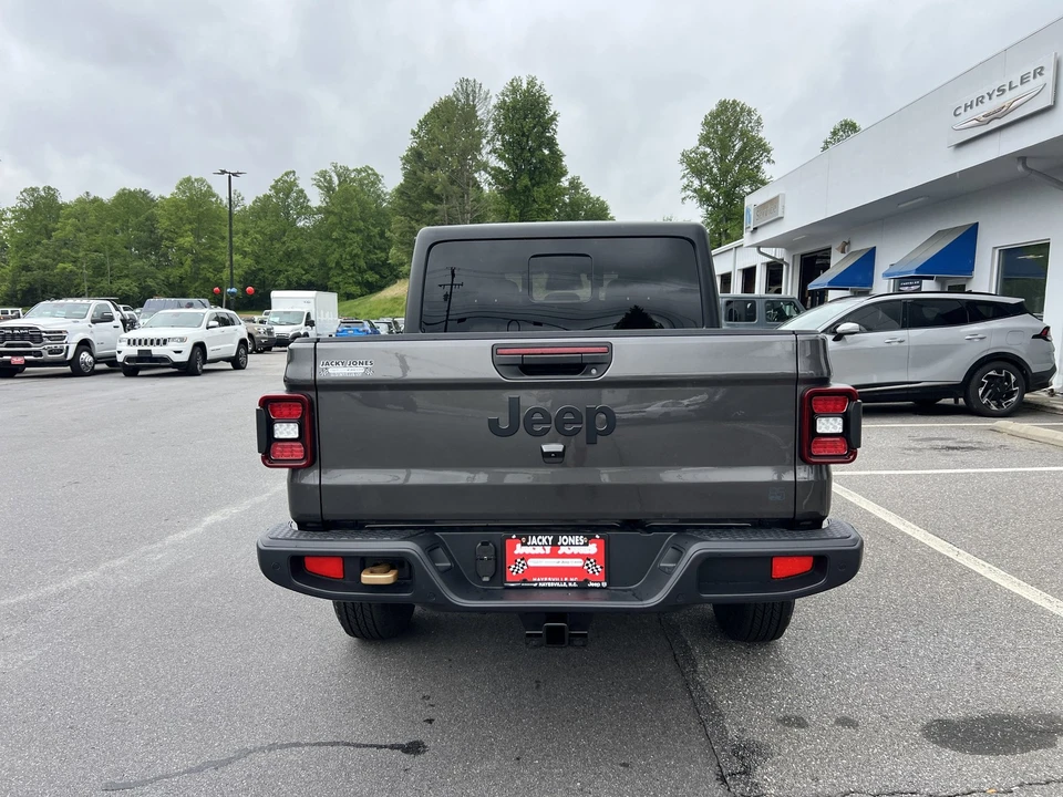 2026 Jeep JT Gladiator - Image 2 of 31