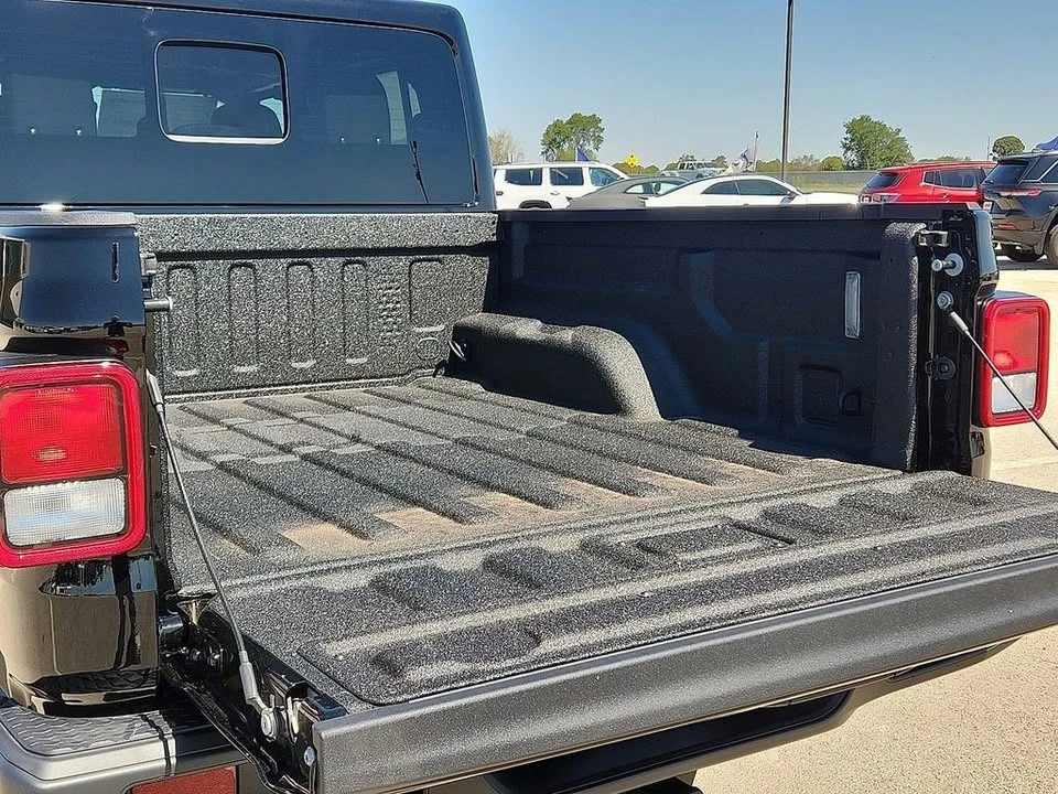 2026 Jeep JT Gladiator - Image 5 of 9