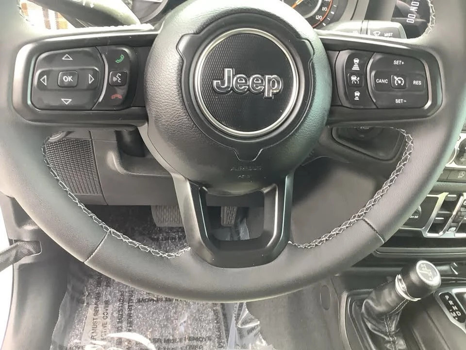 2026 Jeep JT Gladiator - Image 14 of 20