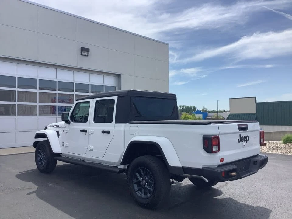 2026 Jeep JT Gladiator - Image 8 of 20