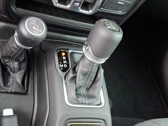2026 Jeep JT Gladiator - Image 15 of 20