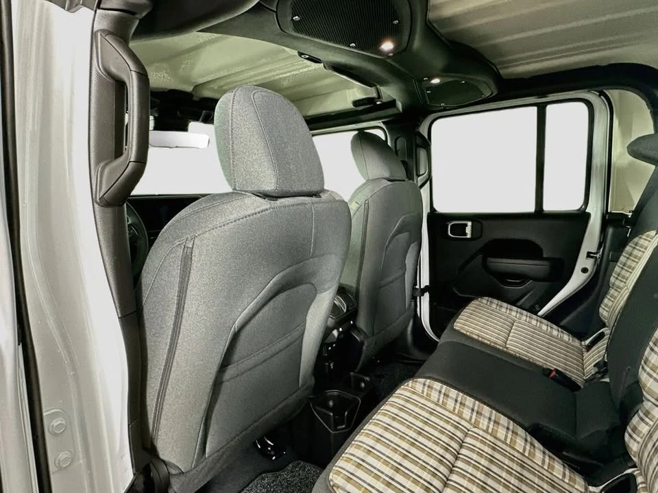 2026 Jeep JT Gladiator - Image 17 of 20