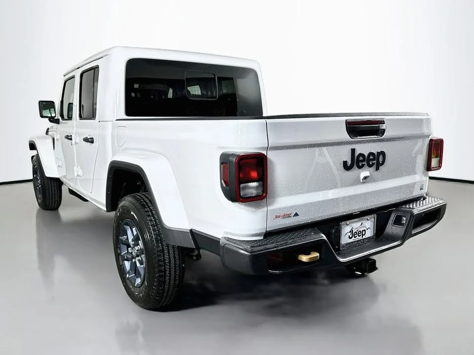2026 Jeep JT Gladiator - Image 5 of 20