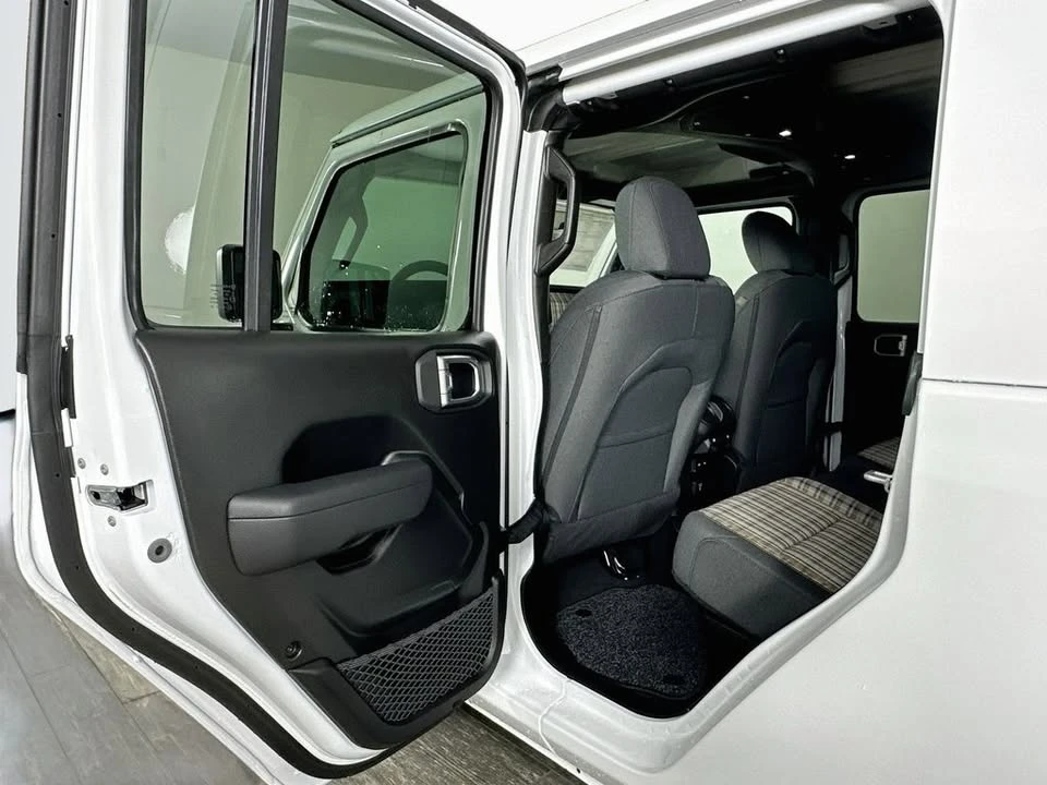 2026 Jeep JT Gladiator - Image 13 of 20