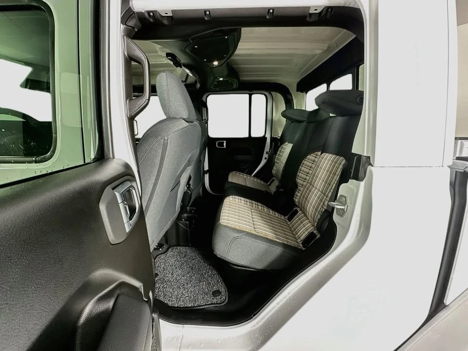2026 Jeep JT Gladiator - Image 16 of 20