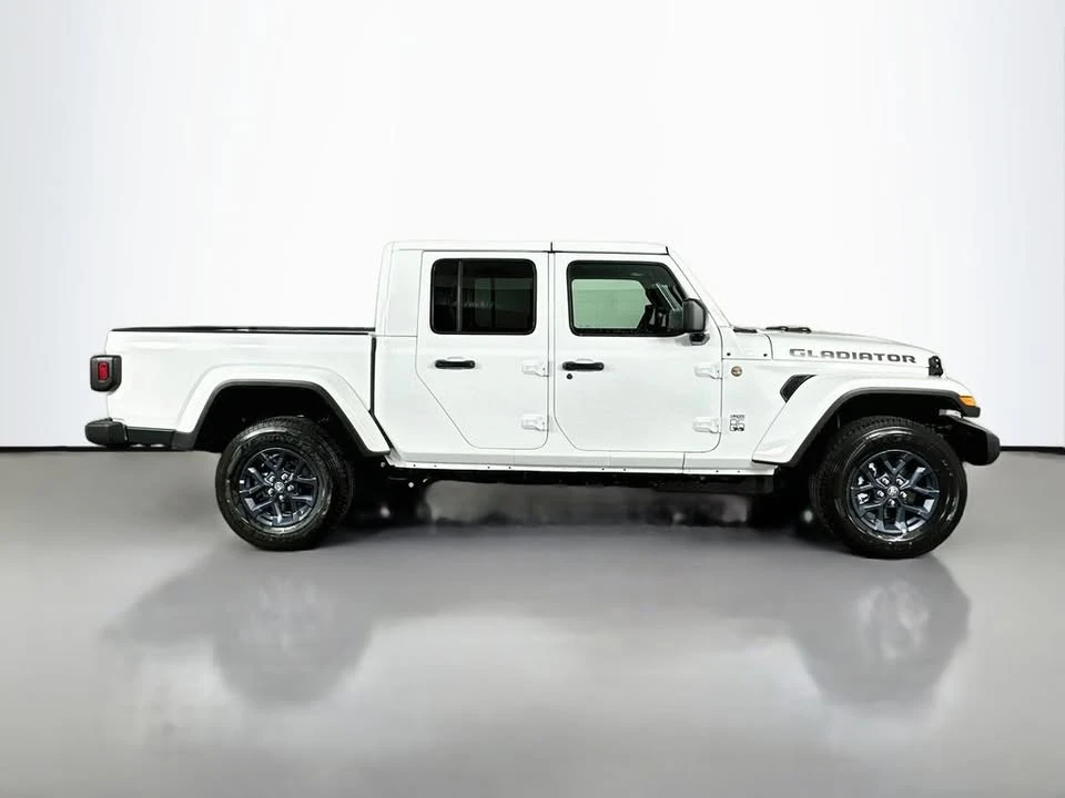 2026 Jeep JT Gladiator - Image 9 of 20