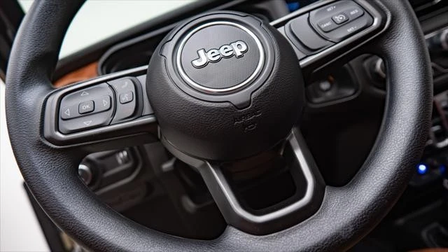 2026 Jeep JT Gladiator - Image 27 of 31
