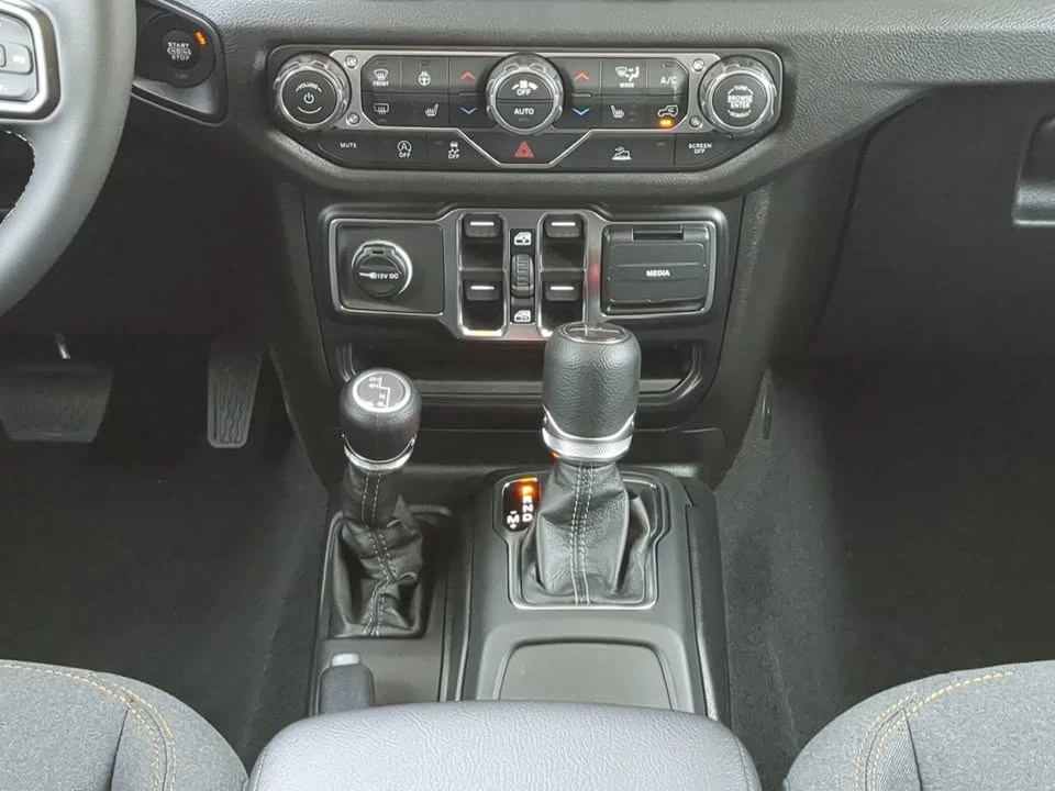 2026 Jeep JT Gladiator - Image 16 of 19