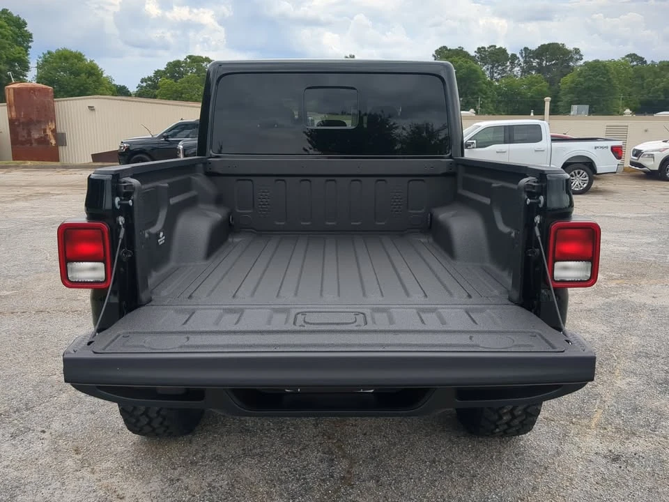 2026 Jeep JT Gladiator - Image 11 of 19