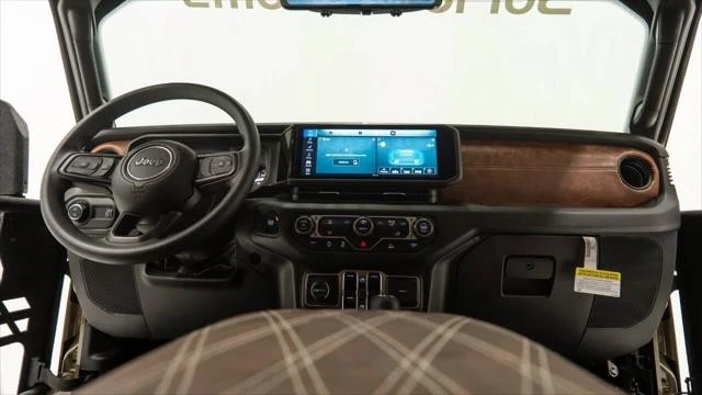 2026 Jeep JT Gladiator - Image 23 of 28