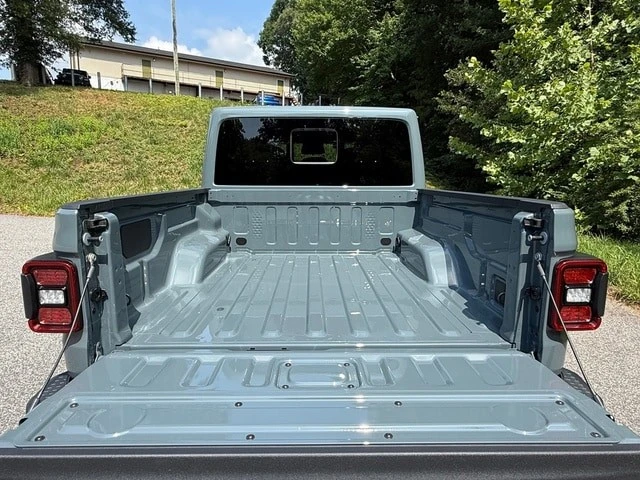 2026 Jeep JT Gladiator - Image 9 of 30