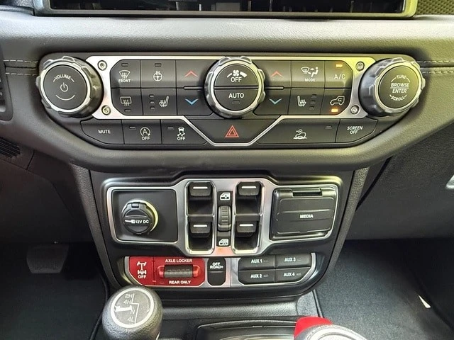 2026 Jeep JT Gladiator - Image 24 of 30