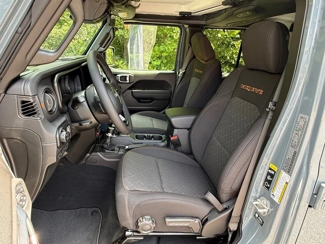 2026 Jeep JT Gladiator - Image 13 of 30