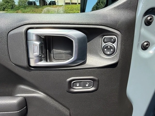 2026 Jeep JT Gladiator - Image 14 of 30