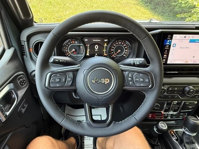 2026 Jeep JT Gladiator - Image 19 of 30