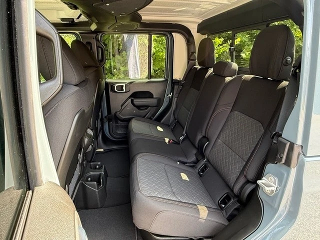 2026 Jeep JT Gladiator - Image 16 of 30
