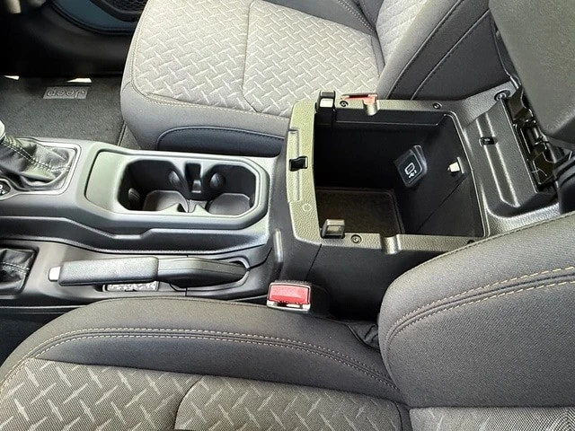 2026 Jeep JT Gladiator - Image 27 of 30