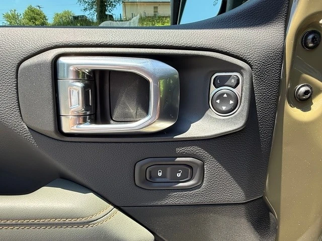 2026 Jeep JT Gladiator - Image 15 of 31