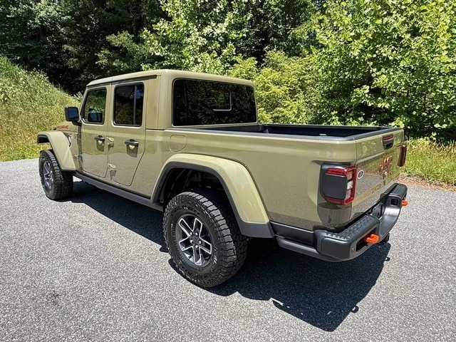 2026 Jeep JT Gladiator - Image 10 of 31