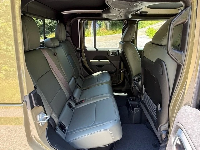 2026 Jeep JT Gladiator - Image 18 of 31