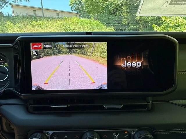 2026 Jeep JT Gladiator - Image 25 of 31